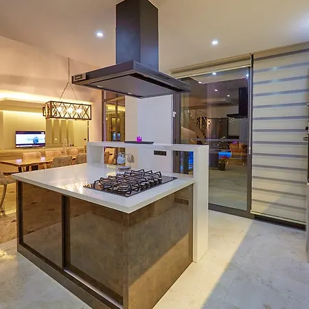 Unlimited 5 Bedroom Luxury With Infinity Pool