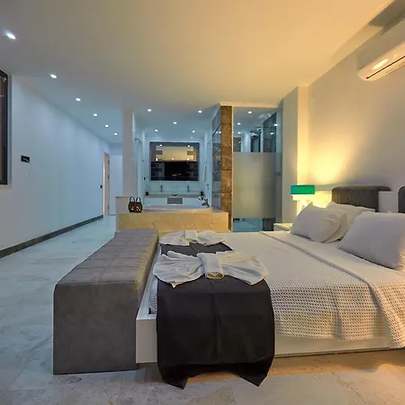 Unlimited 5 Bedroom Luxury With Infinity Pool *